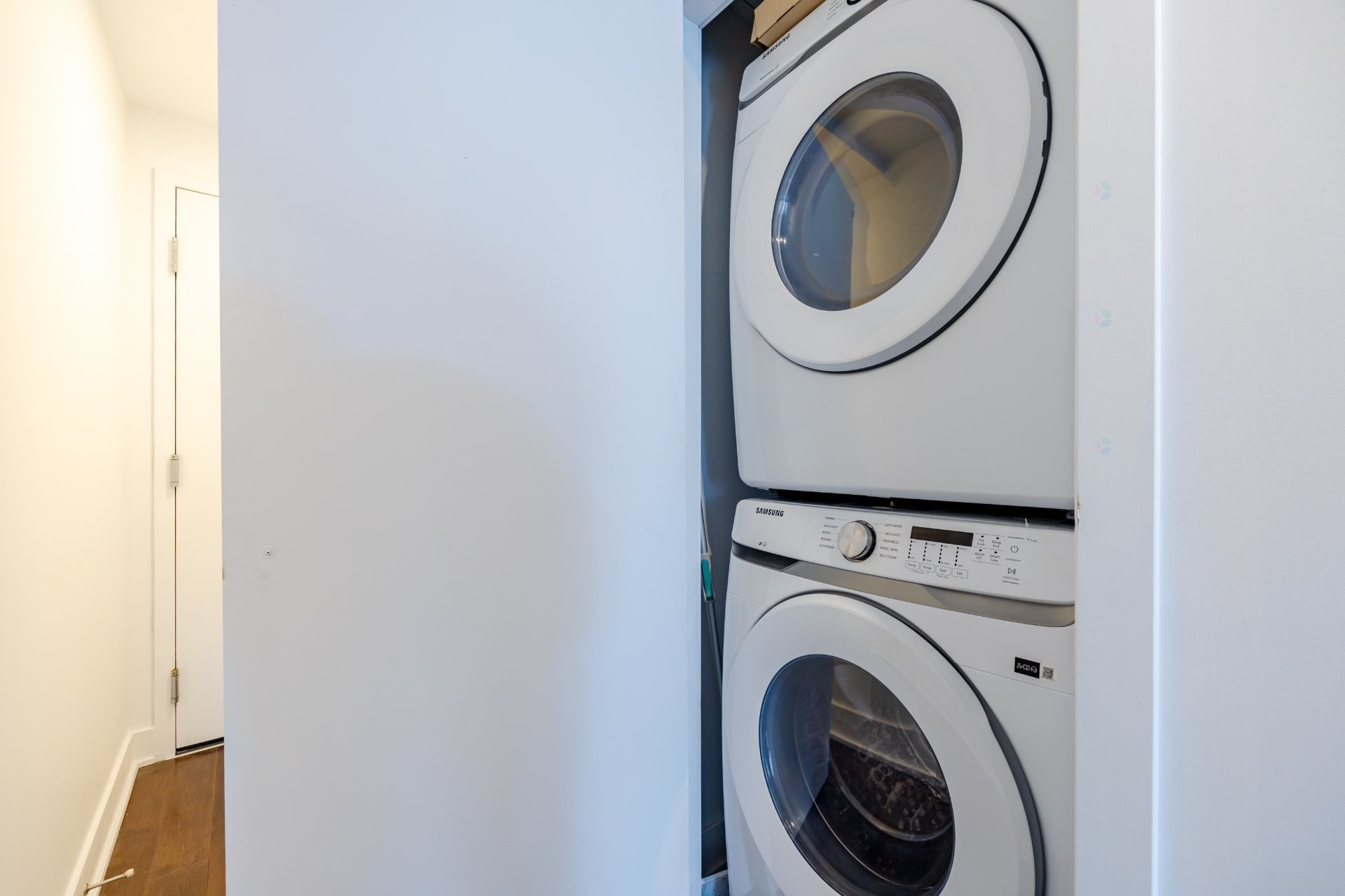 









2300


Rue Tupper

, 803,
Montréal (Ville-Marie),




QC
H3H0B9


