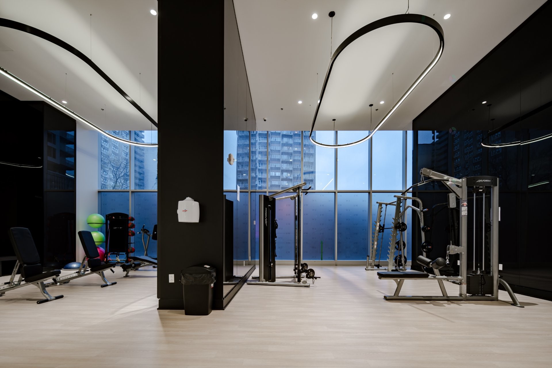 









2300


Rue Tupper

, 803,
Montréal (Ville-Marie),




QC
H3H0B9


