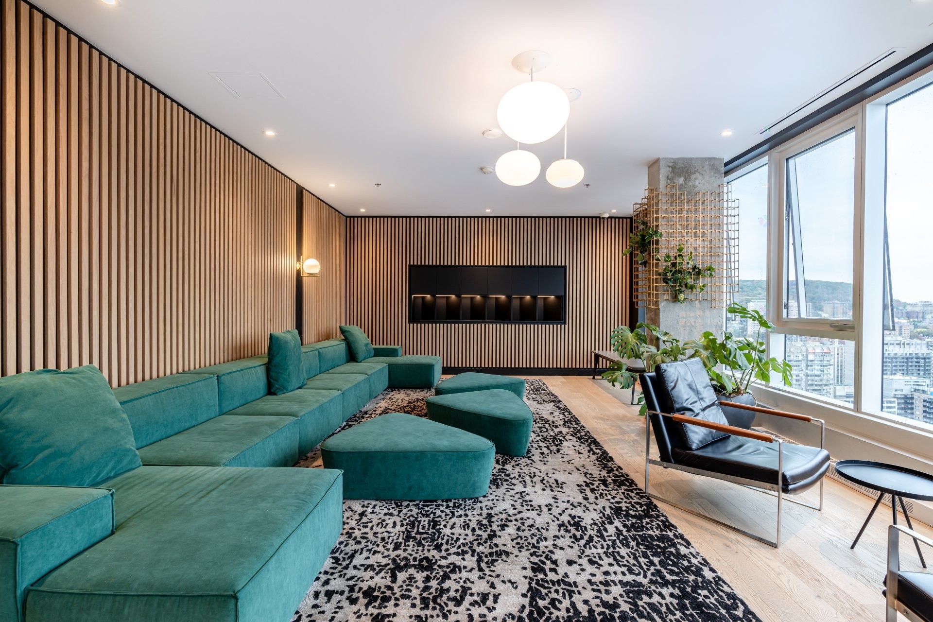 









2300


Rue Tupper

, 803,
Montréal (Ville-Marie),




QC
H3H0B9

