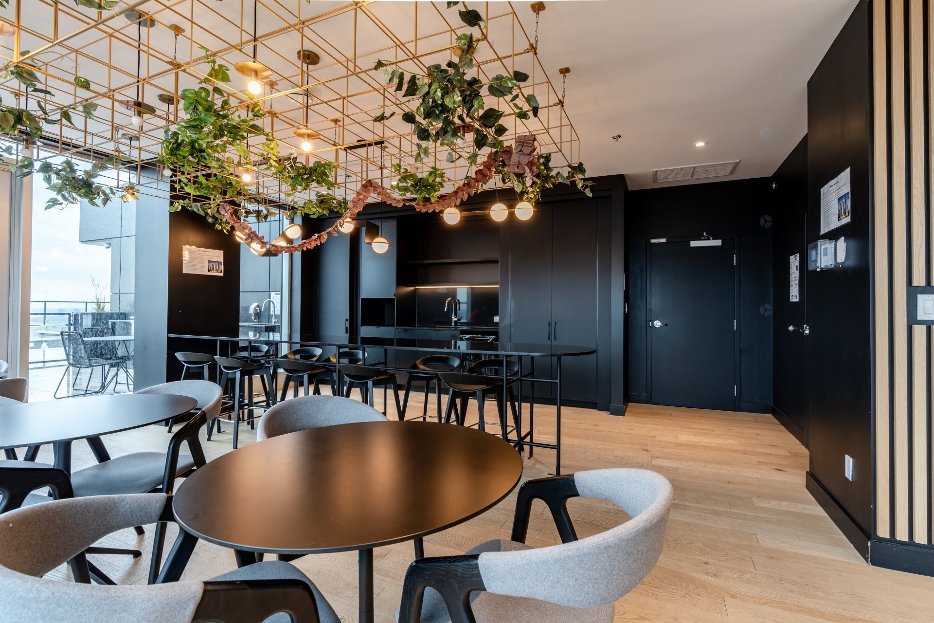 









2300


Rue Tupper

, 803,
Montréal (Ville-Marie),




QC
H3H0B9

