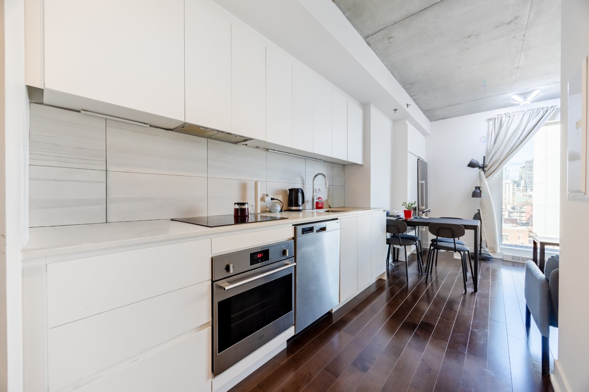 









2300


Rue Tupper

, 803,
Montréal (Ville-Marie),




QC
H3H0B9

