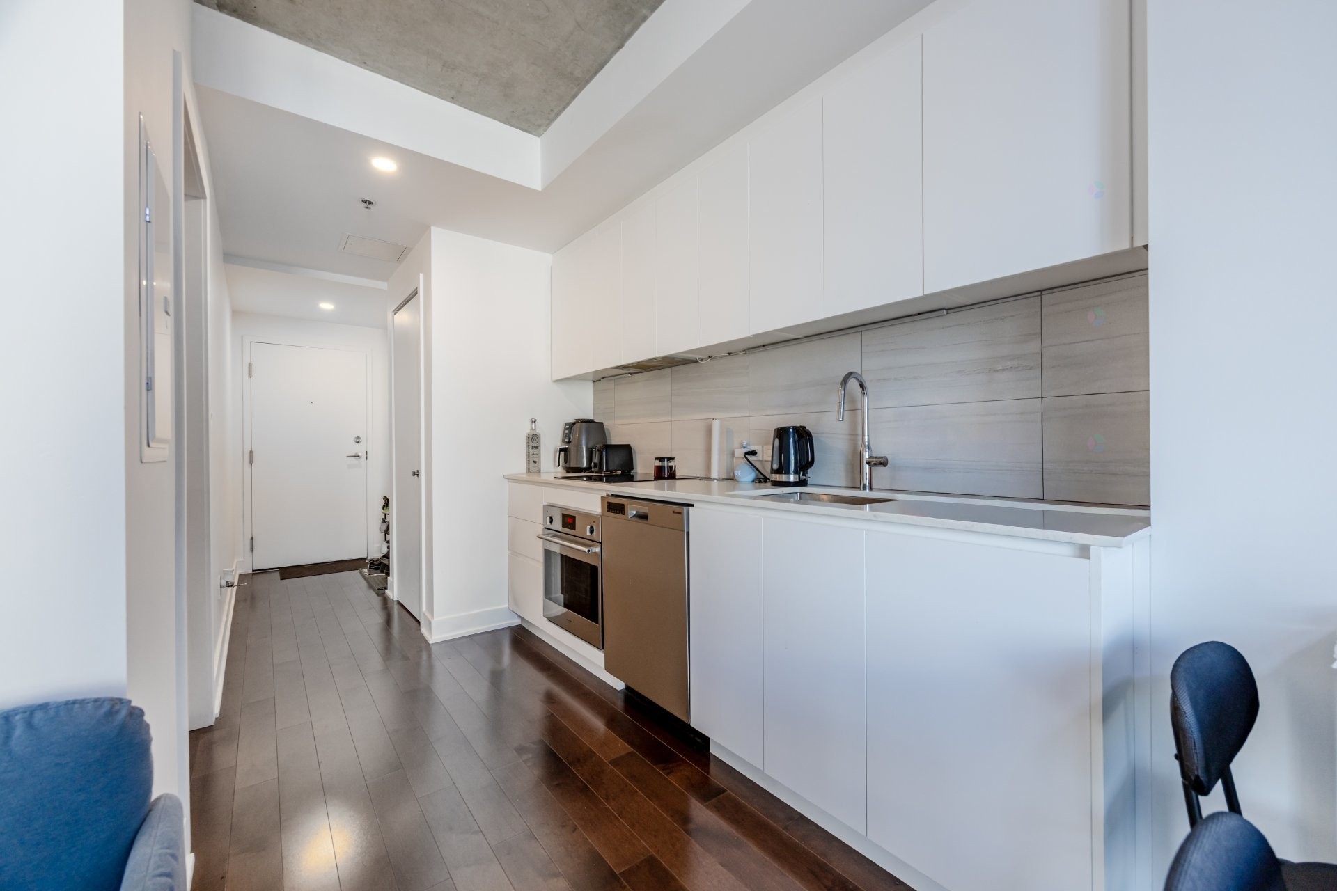 









2300


Rue Tupper

, 803,
Montréal (Ville-Marie),




QC
H3H0B9

