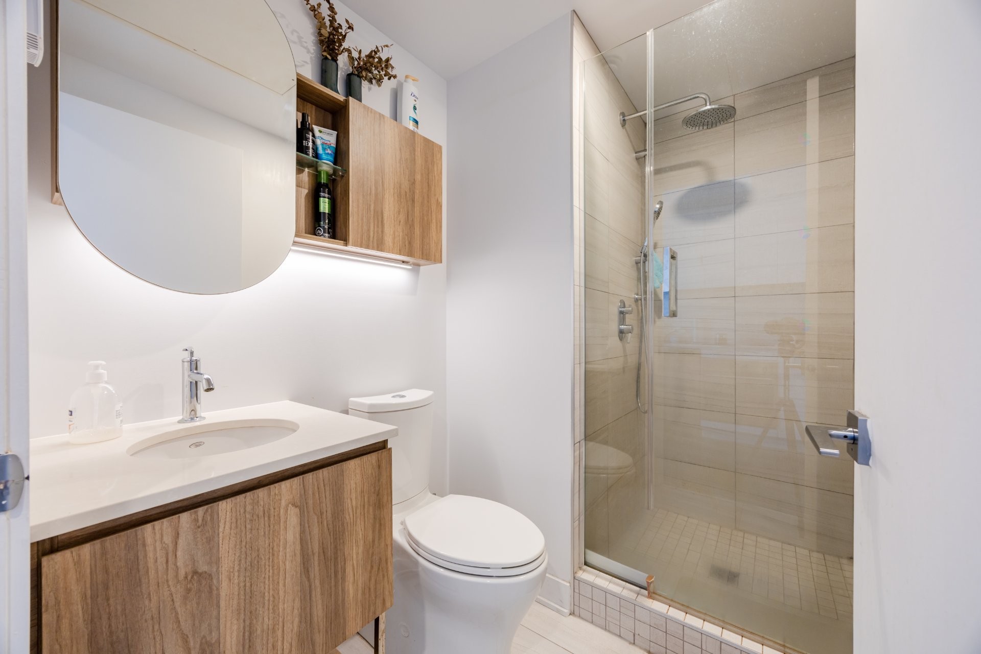 









2300


Rue Tupper

, 803,
Montréal (Ville-Marie),




QC
H3H0B9

