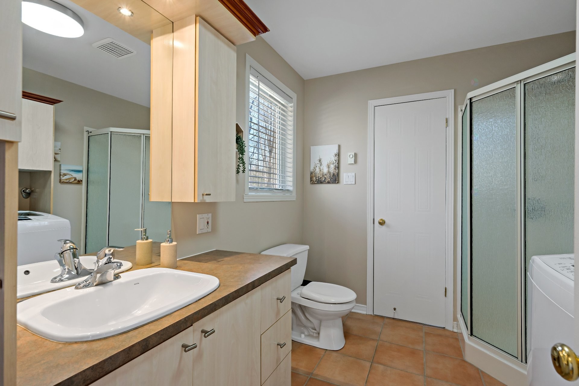 









100Z

 - 102Z


Ch. des Cimes

,
Saint-Sauveur,




QC
J0R1R3

