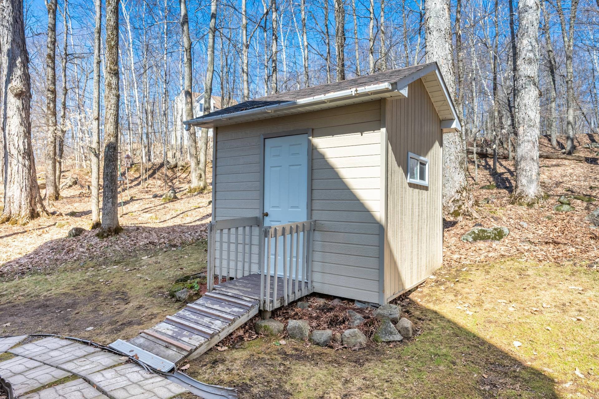 









100Z

 - 102Z


Ch. des Cimes

,
Saint-Sauveur,




QC
J0R1R3

