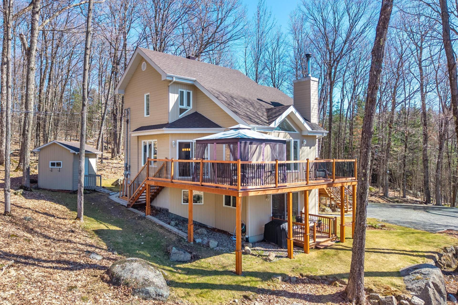 









100Z

 - 102Z


Ch. des Cimes

,
Saint-Sauveur,




QC
J0R1R3

