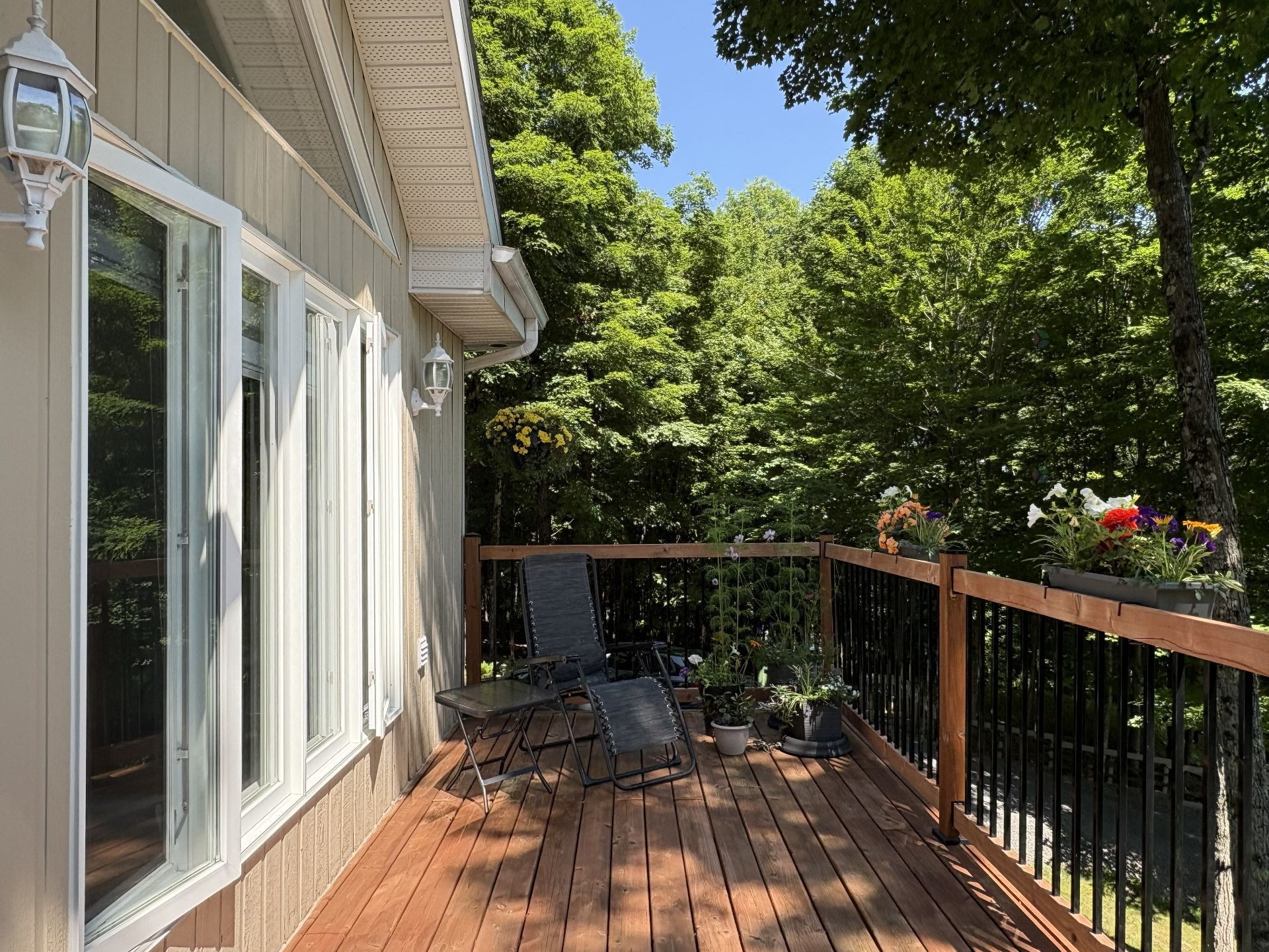 









100Z

 - 102Z


Ch. des Cimes

,
Saint-Sauveur,




QC
J0R1R3

