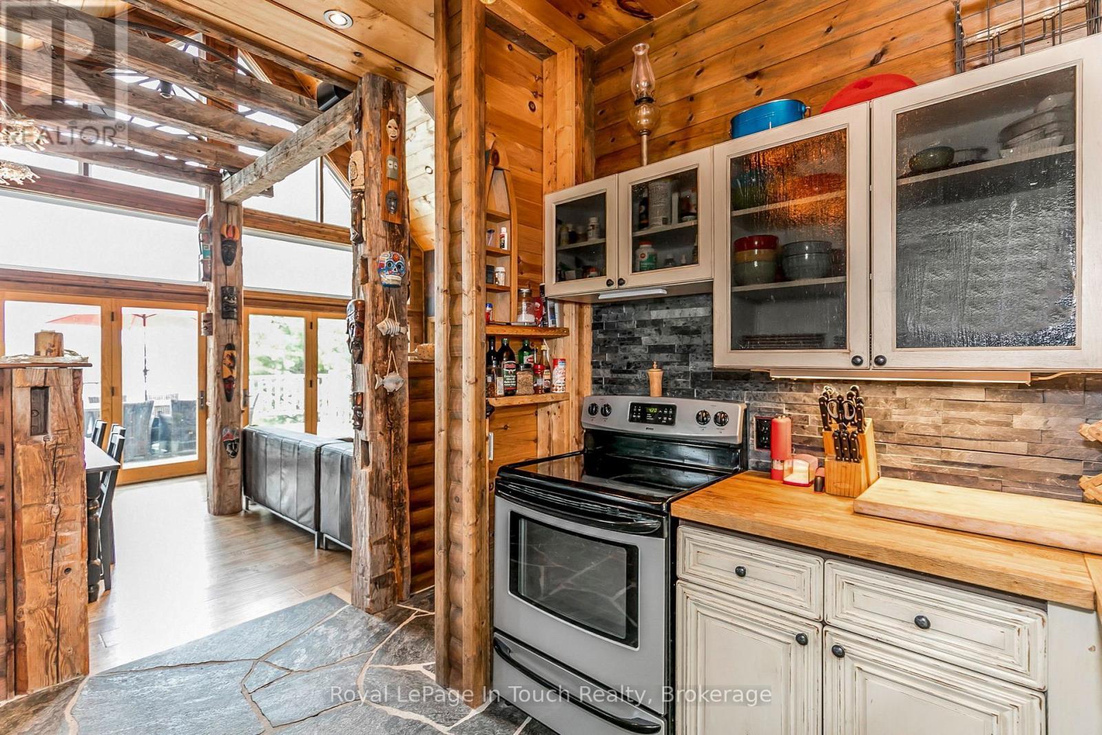 












8 B686 DERBYSHIRE

,
The Archipelago (Archipelago),




Ontario
P2A0B7


