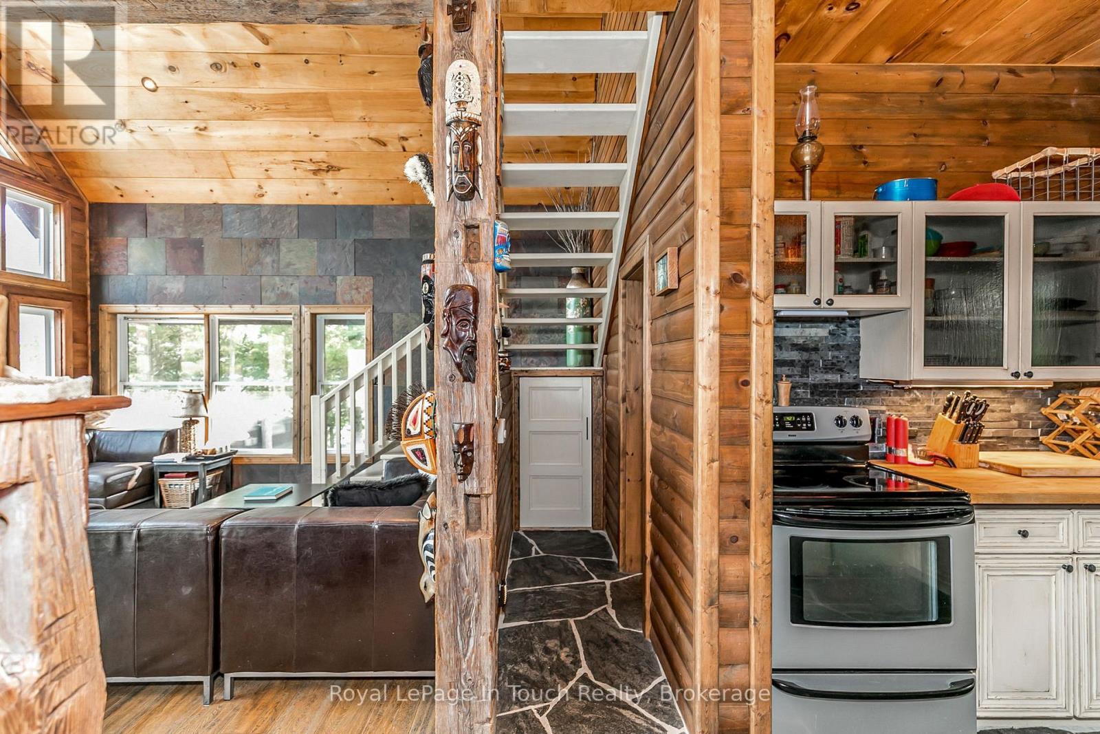 












8 B686 DERBYSHIRE

,
The Archipelago (Archipelago),




Ontario
P2A0B7

