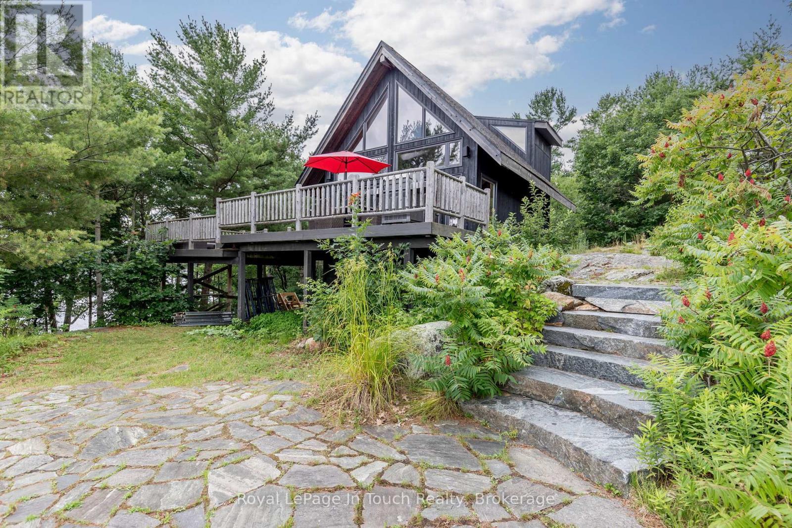 












8 B686 DERBYSHIRE

,
The Archipelago (Archipelago),




Ontario
P2A0B7

