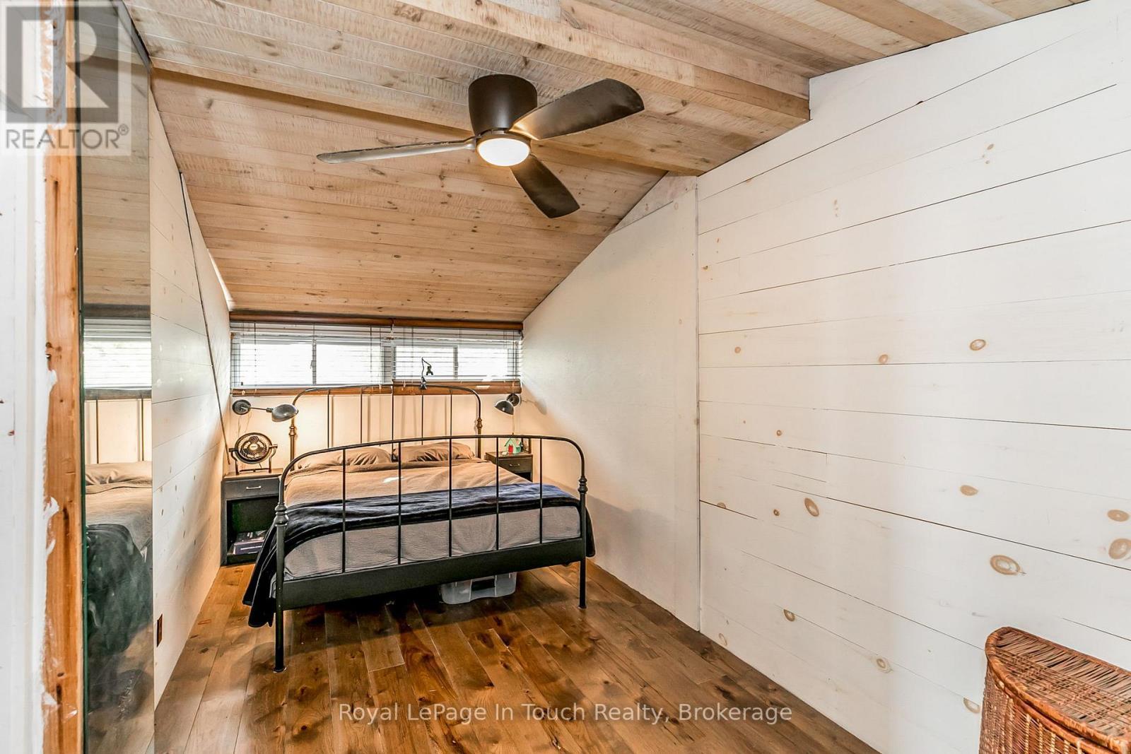 












8 B686 DERBYSHIRE

,
The Archipelago (Archipelago),




Ontario
P2A0B7

