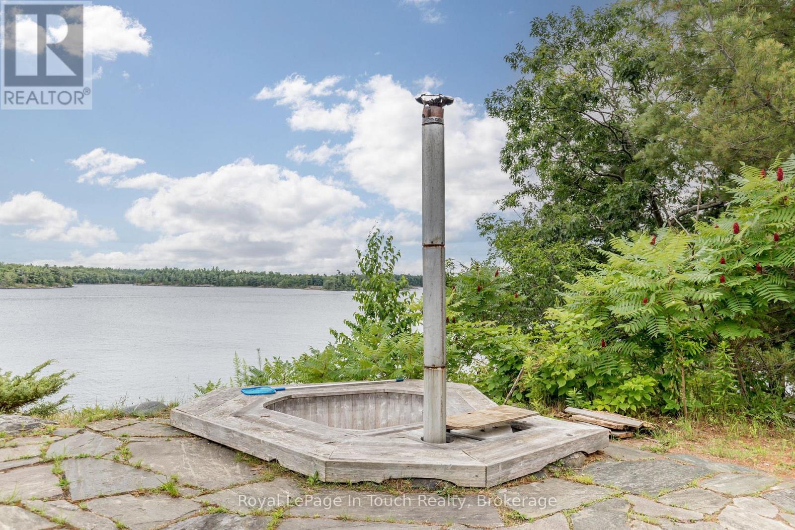 












8 B686 DERBYSHIRE

,
The Archipelago (Archipelago),




Ontario
P2A0B7


