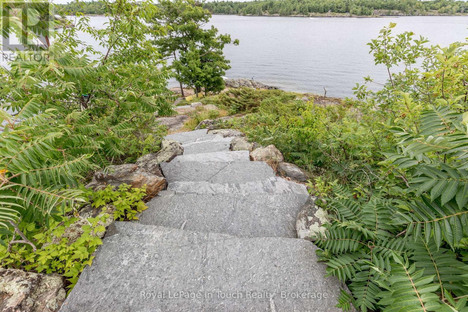 












8 B686 DERBYSHIRE

,
The Archipelago (Archipelago),




Ontario
P2A0B7

