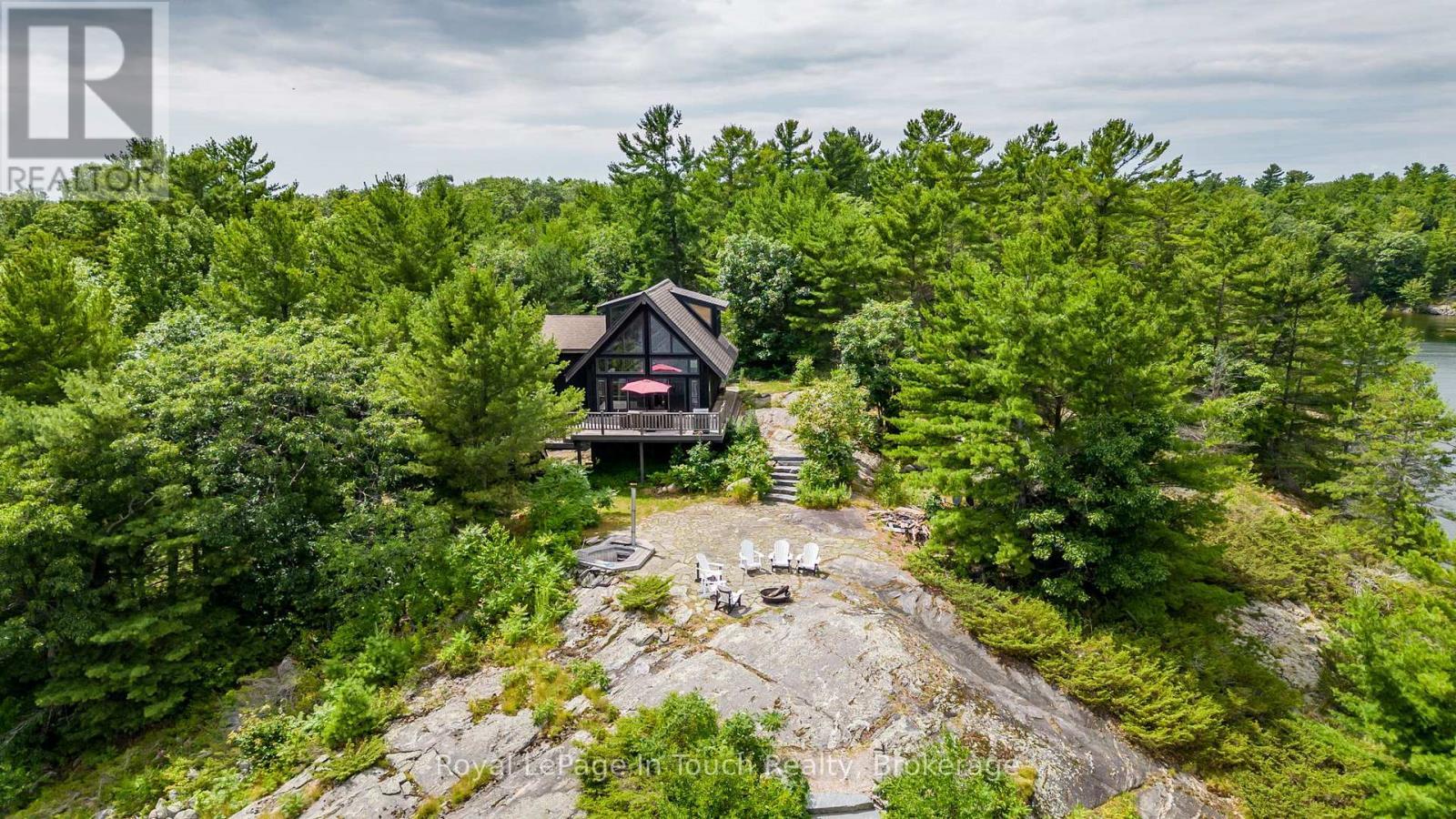












8 B686 DERBYSHIRE

,
The Archipelago (Archipelago),




Ontario
P2A0B7

