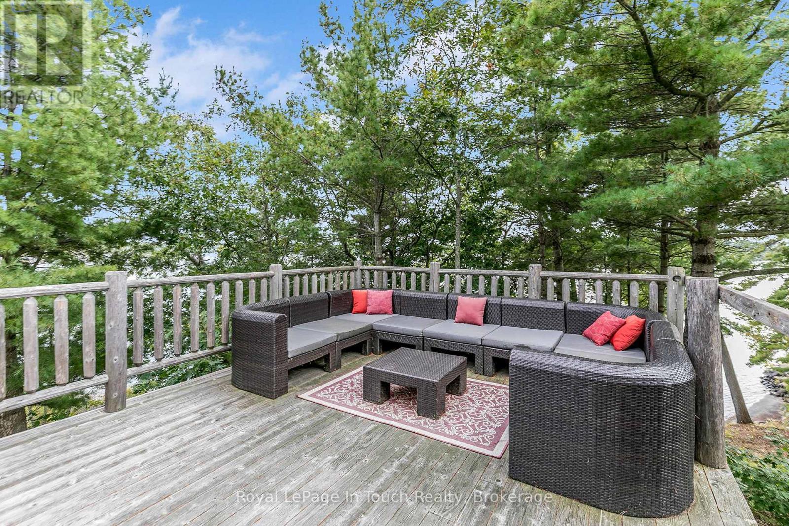 












8 B686 DERBYSHIRE

,
The Archipelago (Archipelago),




Ontario
P2A0B7

