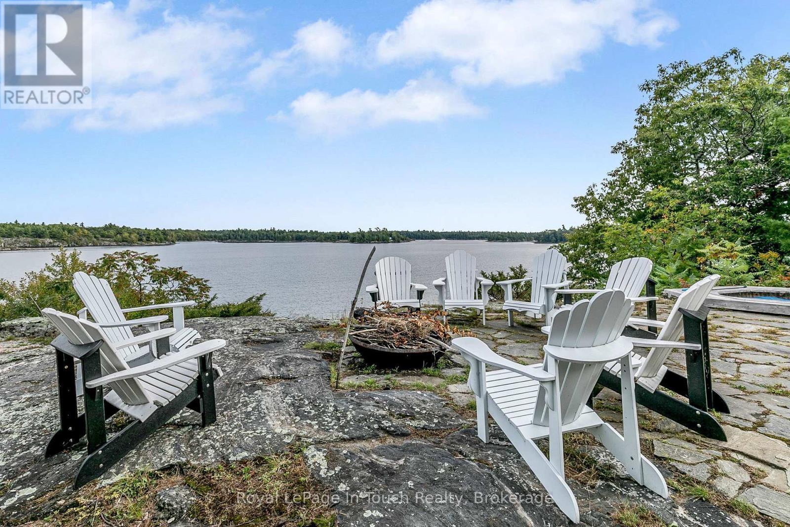 












8 B686 DERBYSHIRE

,
The Archipelago (Archipelago),




Ontario
P2A0B7

