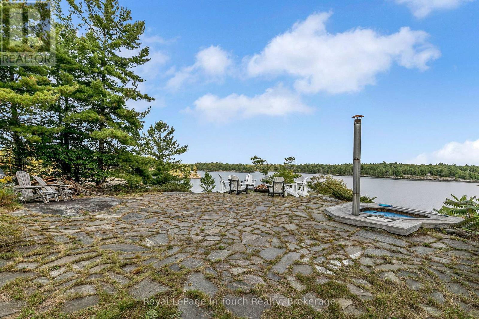












8 B686 DERBYSHIRE

,
The Archipelago (Archipelago),




Ontario
P2A0B7

