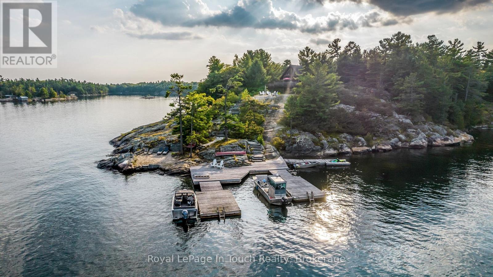 












8 B686 DERBYSHIRE

,
The Archipelago (Archipelago),




Ontario
P2A0B7

