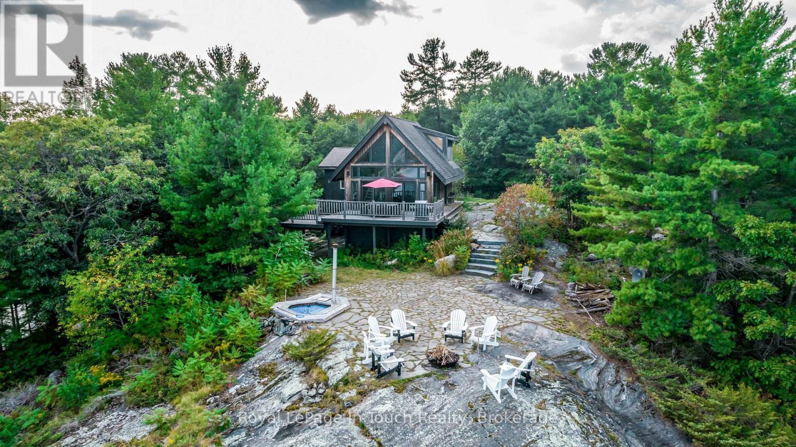 












8 B686 DERBYSHIRE

,
The Archipelago (Archipelago),




Ontario
P2A0B7

