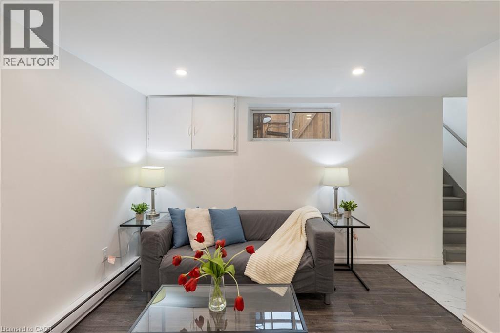 












7 PURDY Crescent Unit# 2

,
Hamilton,




Ontario
L9A3B4

