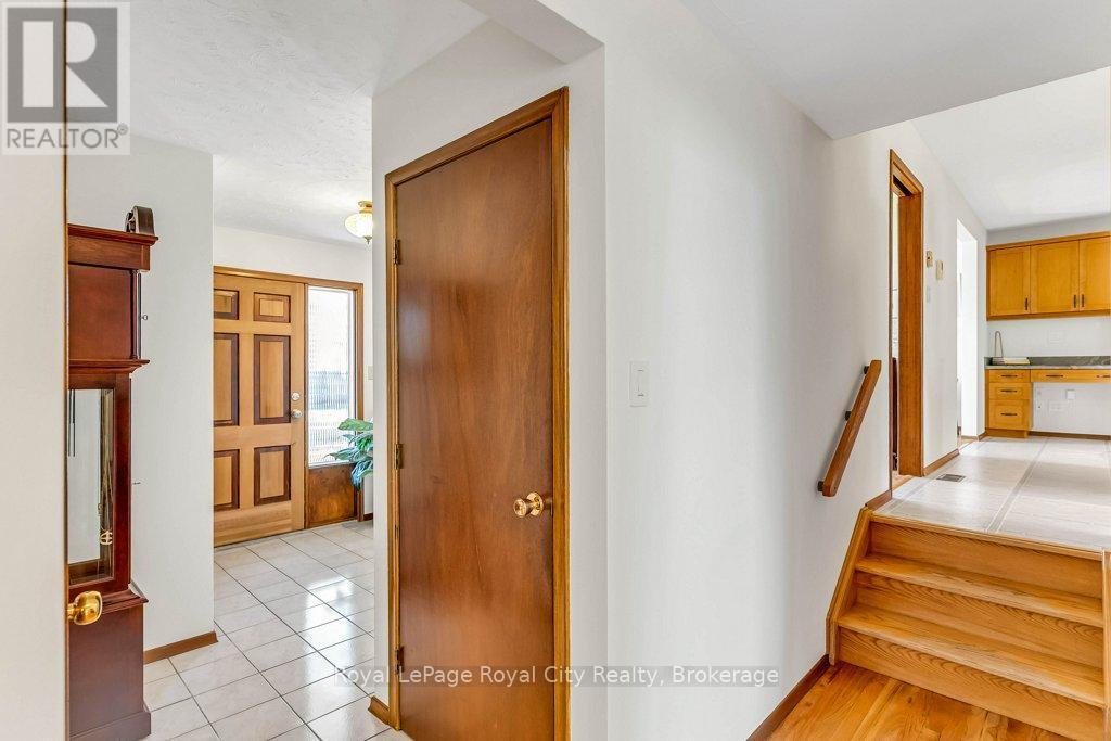 












40 KEATS CRESCENT

,
Guelph (Kortright West),




Ontario
N1G3B2

