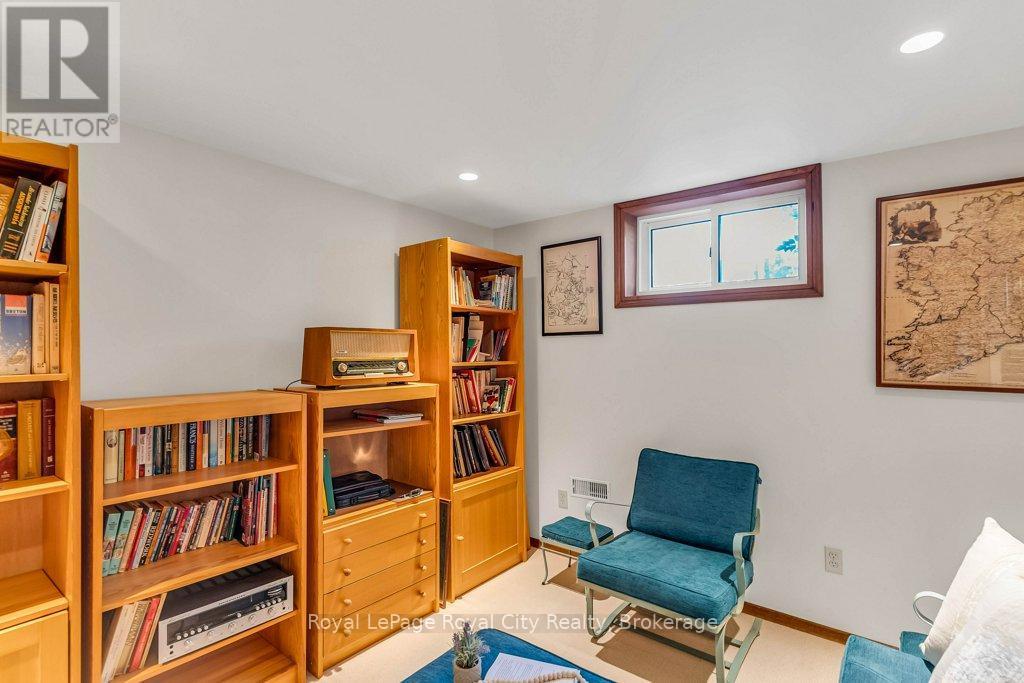 












40 KEATS CRESCENT

,
Guelph (Kortright West),




Ontario
N1G3B2

