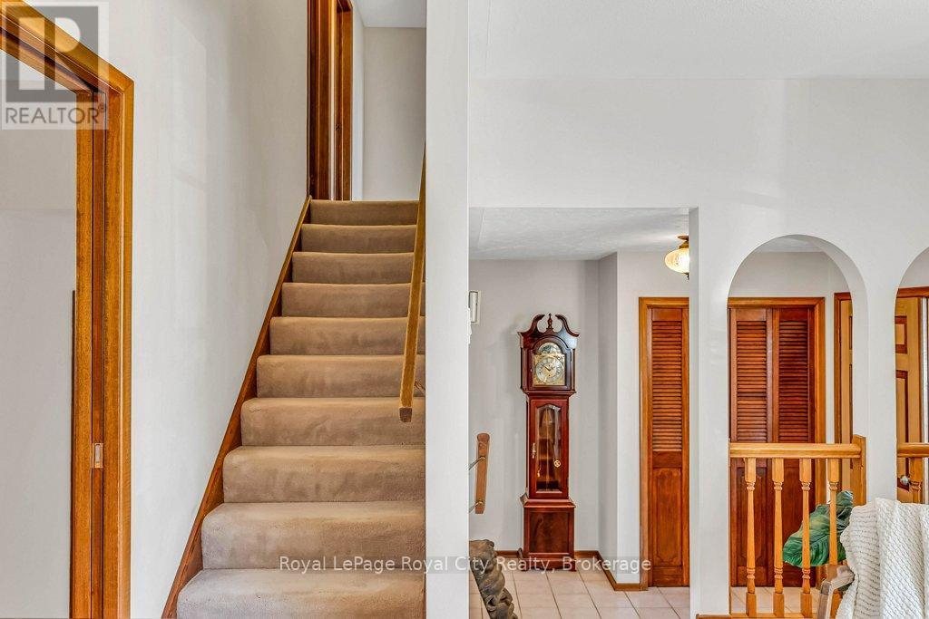 












40 KEATS CRESCENT

,
Guelph (Kortright West),




Ontario
N1G3B2


