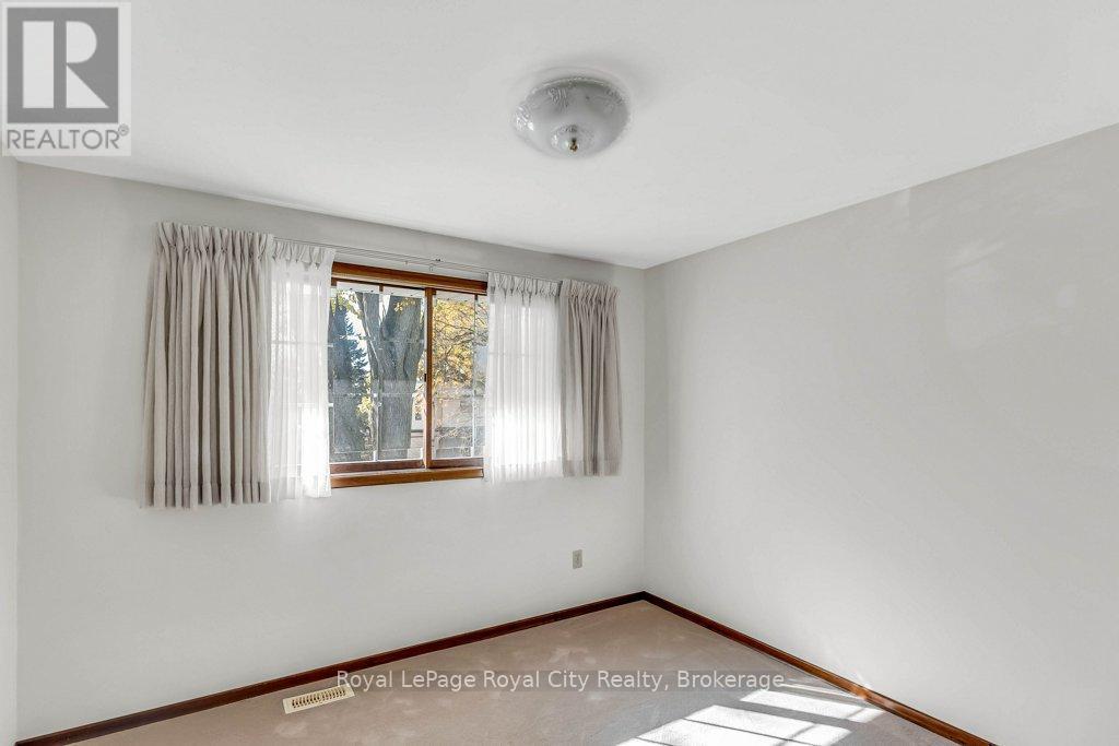 












40 KEATS CRESCENT

,
Guelph (Kortright West),




Ontario
N1G3B2

