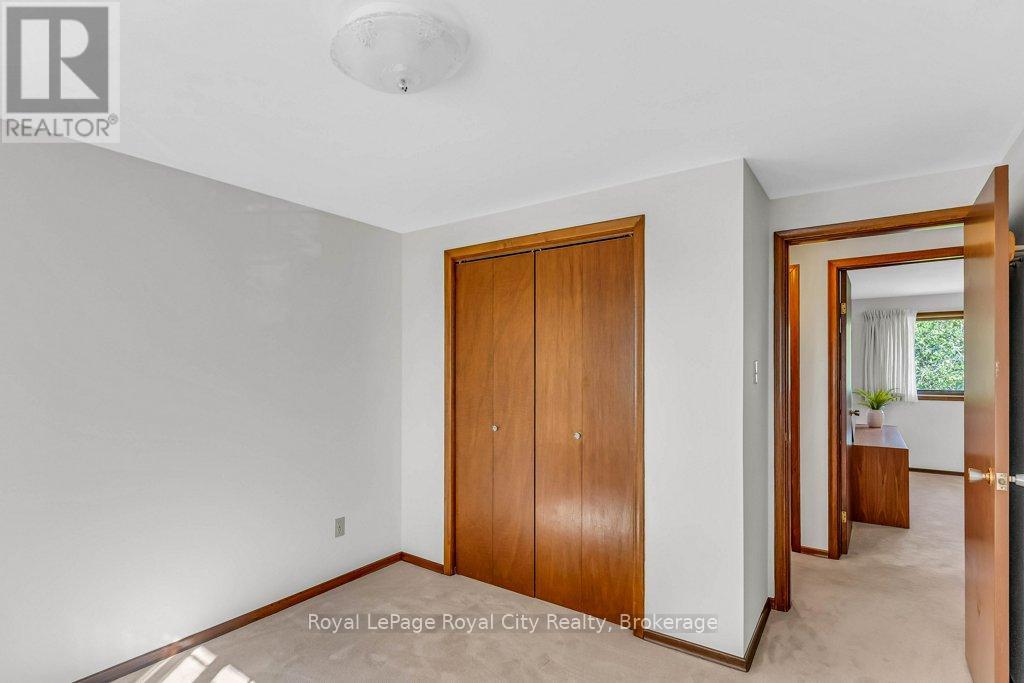 












40 KEATS CRESCENT

,
Guelph (Kortright West),




Ontario
N1G3B2

