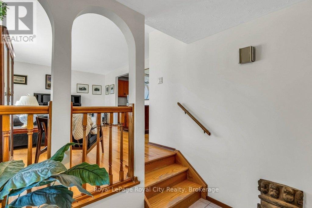 












40 KEATS CRESCENT

,
Guelph (Kortright West),




Ontario
N1G3B2

