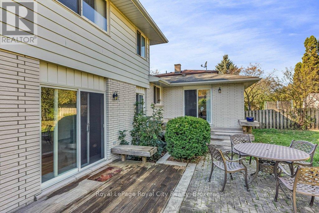 












40 KEATS CRESCENT

,
Guelph (Kortright West),




Ontario
N1G3B2

