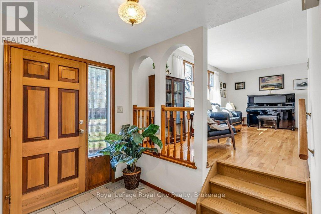 












40 KEATS CRESCENT

,
Guelph (Kortright West),




Ontario
N1G3B2

