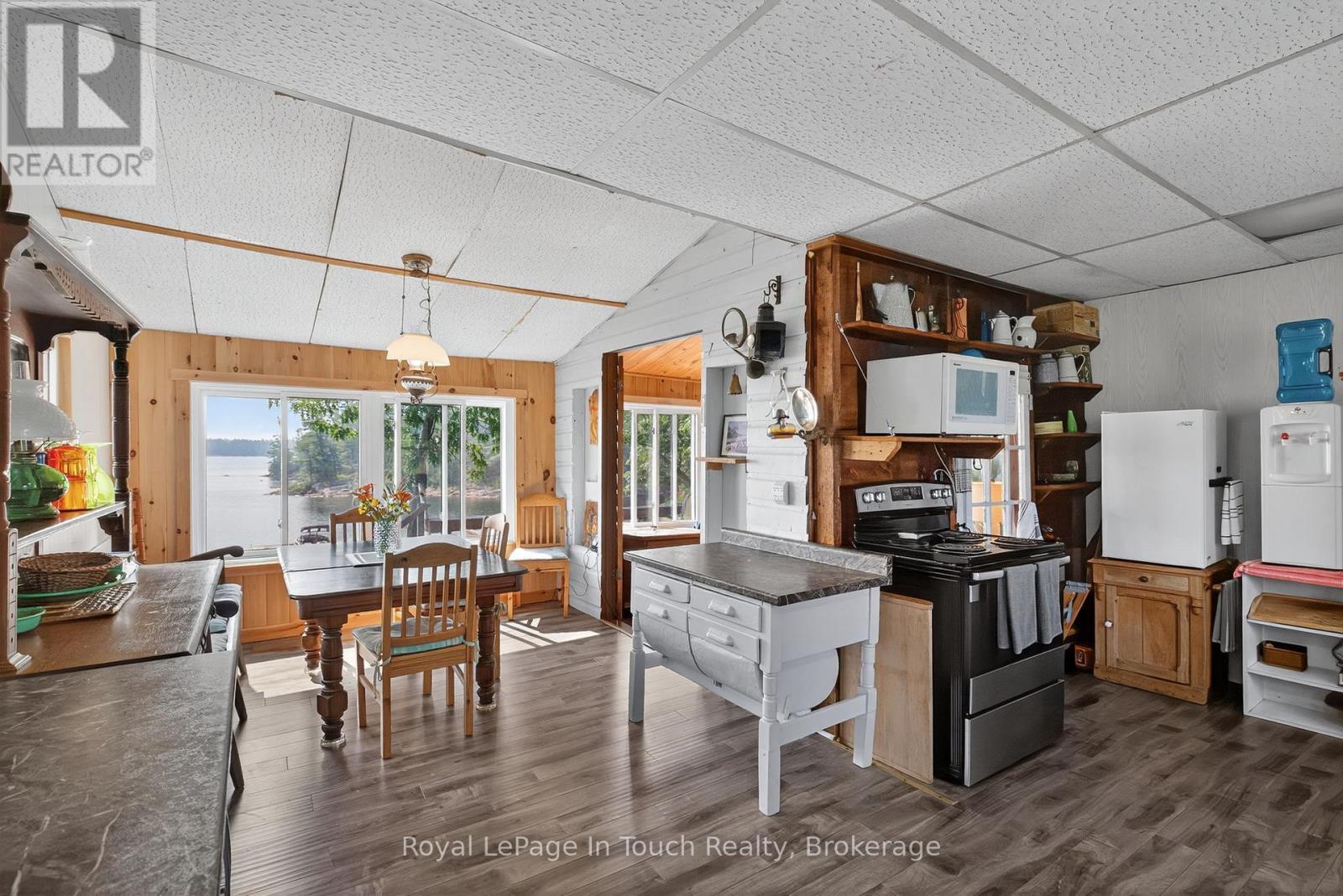 












34 B320 SANS SOUCI ISLAND

,
The Archipelago (Archipelago South),




Ontario
P2A0B7

