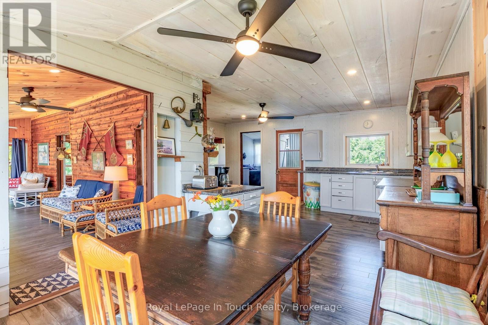 












34 B320 SANS SOUCI ISLAND

,
The Archipelago (Archipelago South),




Ontario
P2A0B7

