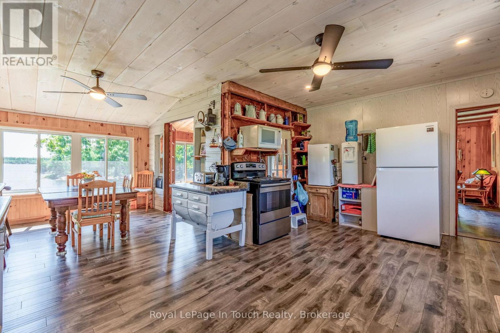 












34 B320 SANS SOUCI ISLAND

,
The Archipelago (Archipelago South),




Ontario
P2A0B7

