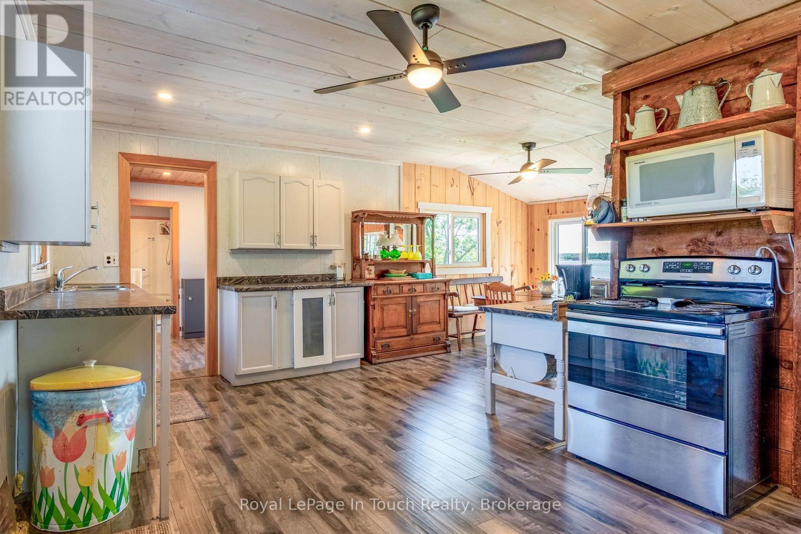 












34 B320 SANS SOUCI ISLAND

,
The Archipelago (Archipelago South),




Ontario
P2A0B7

