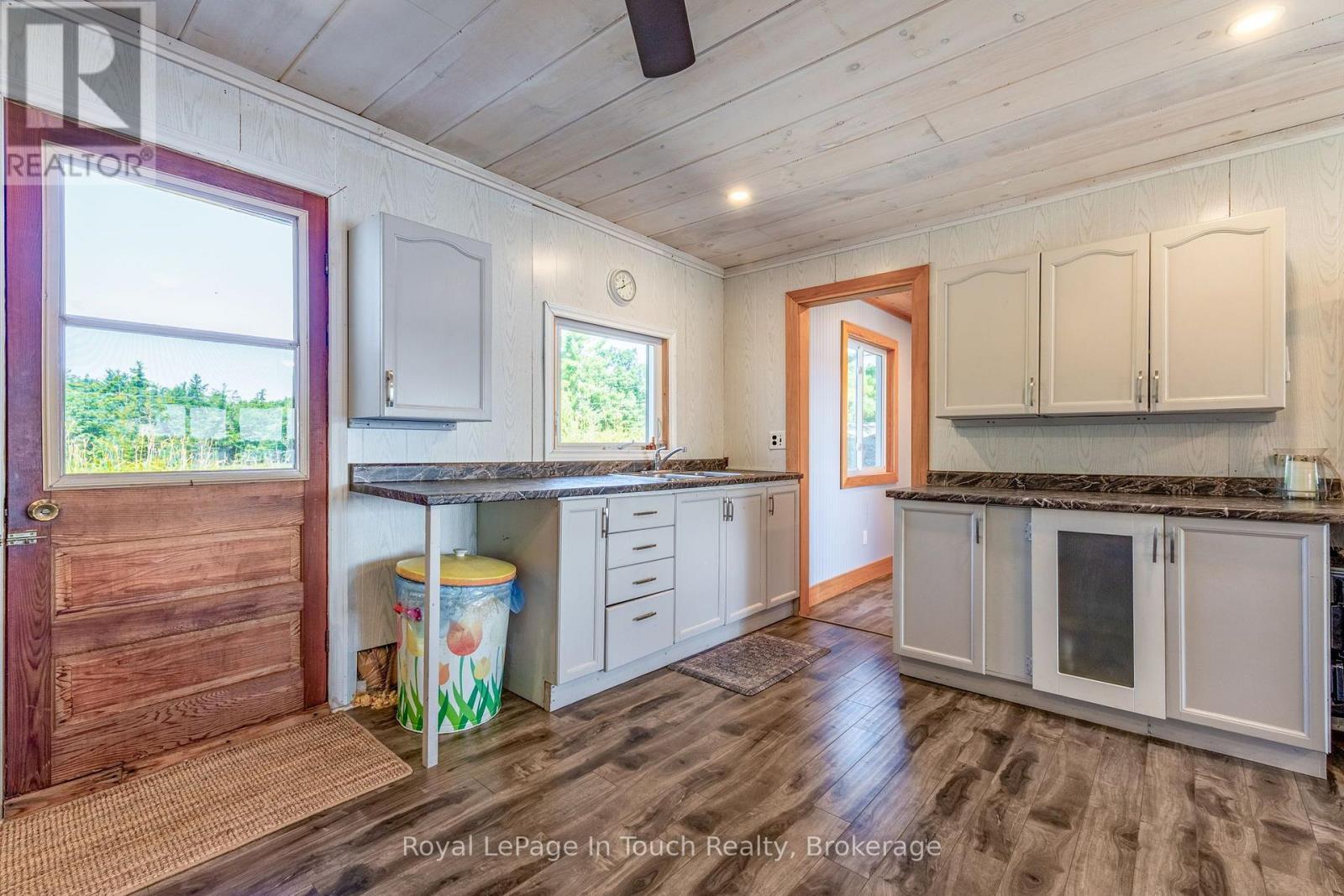 












34 B320 SANS SOUCI ISLAND

,
The Archipelago (Archipelago South),




Ontario
P2A0B7

