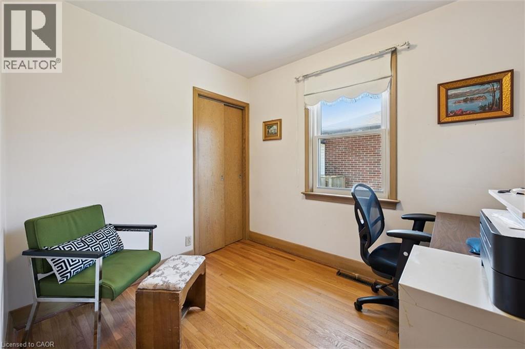 












133 EMMA Street

,
Guelph,




Ontario
N1E1V2

