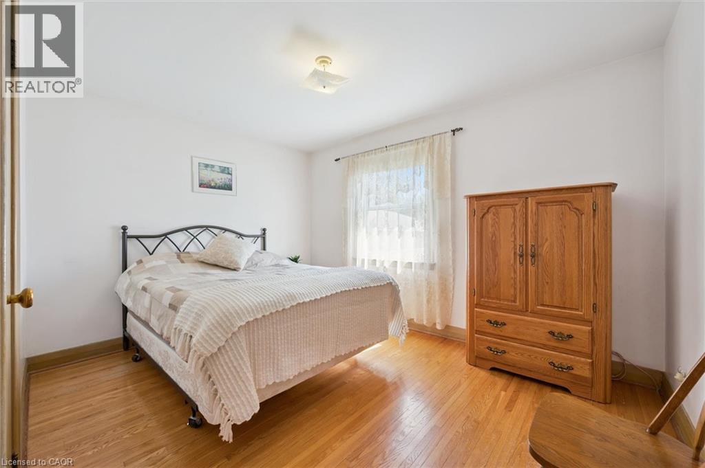 












133 EMMA Street

,
Guelph,




Ontario
N1E1V2


