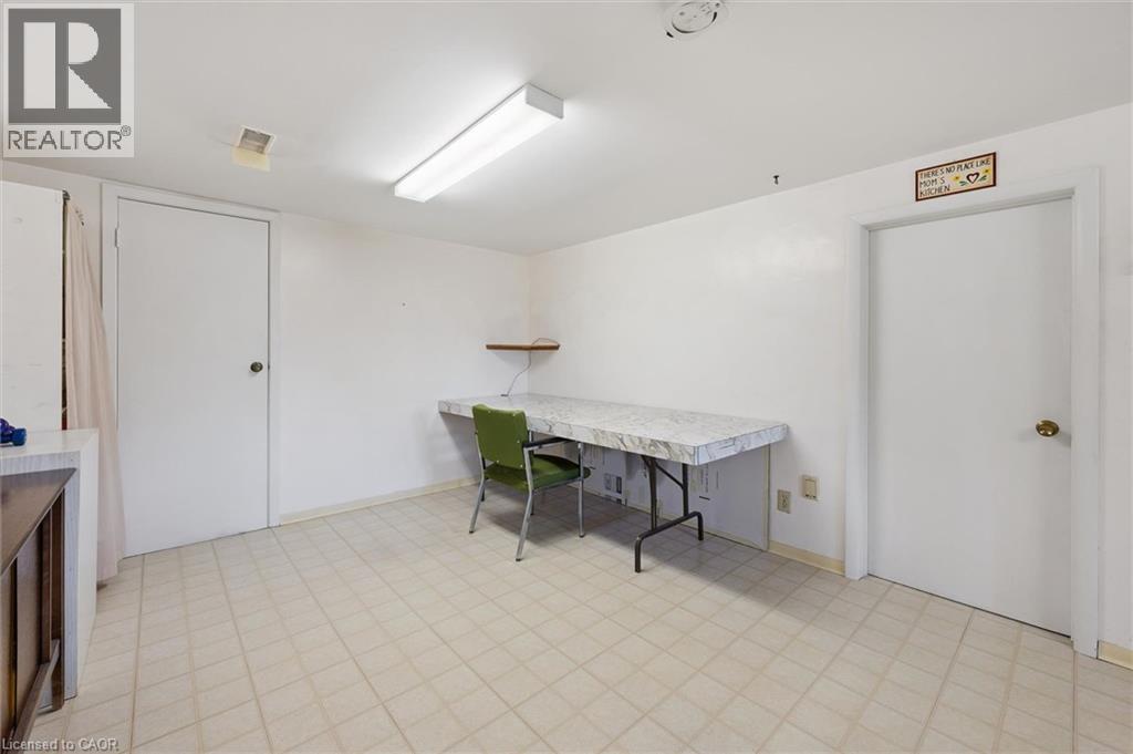 












133 EMMA Street

,
Guelph,




Ontario
N1E1V2

