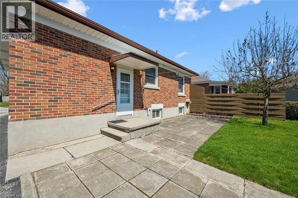 












133 EMMA Street

,
Guelph,




Ontario
N1E1V2


