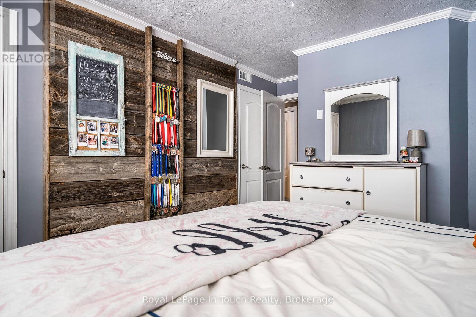 












8 TINY BEACHES ROAD S

,
Tiny,




Ontario
L0L2J0

