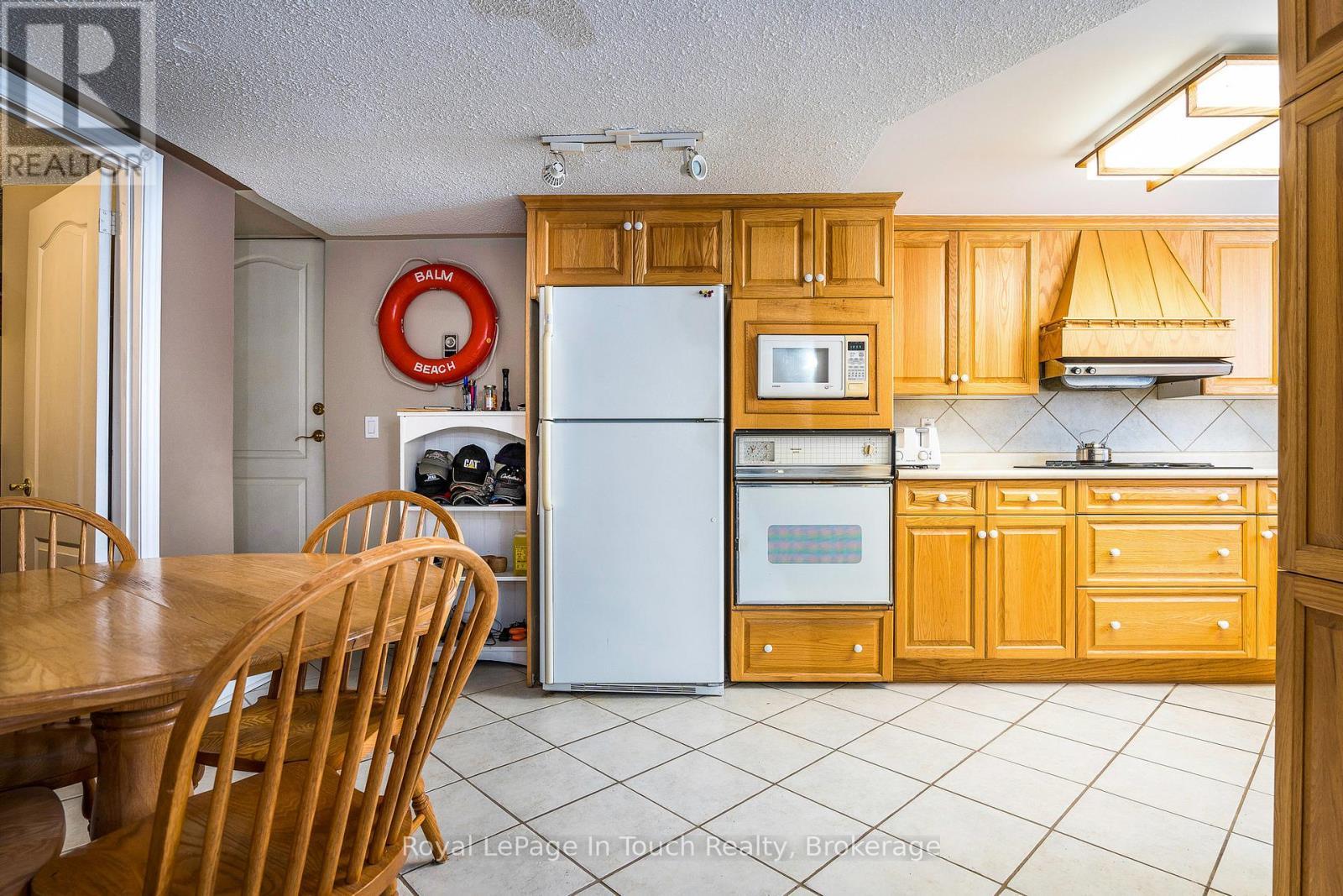 












8 TINY BEACHES ROAD S

,
Tiny,




Ontario
L0L2J0

