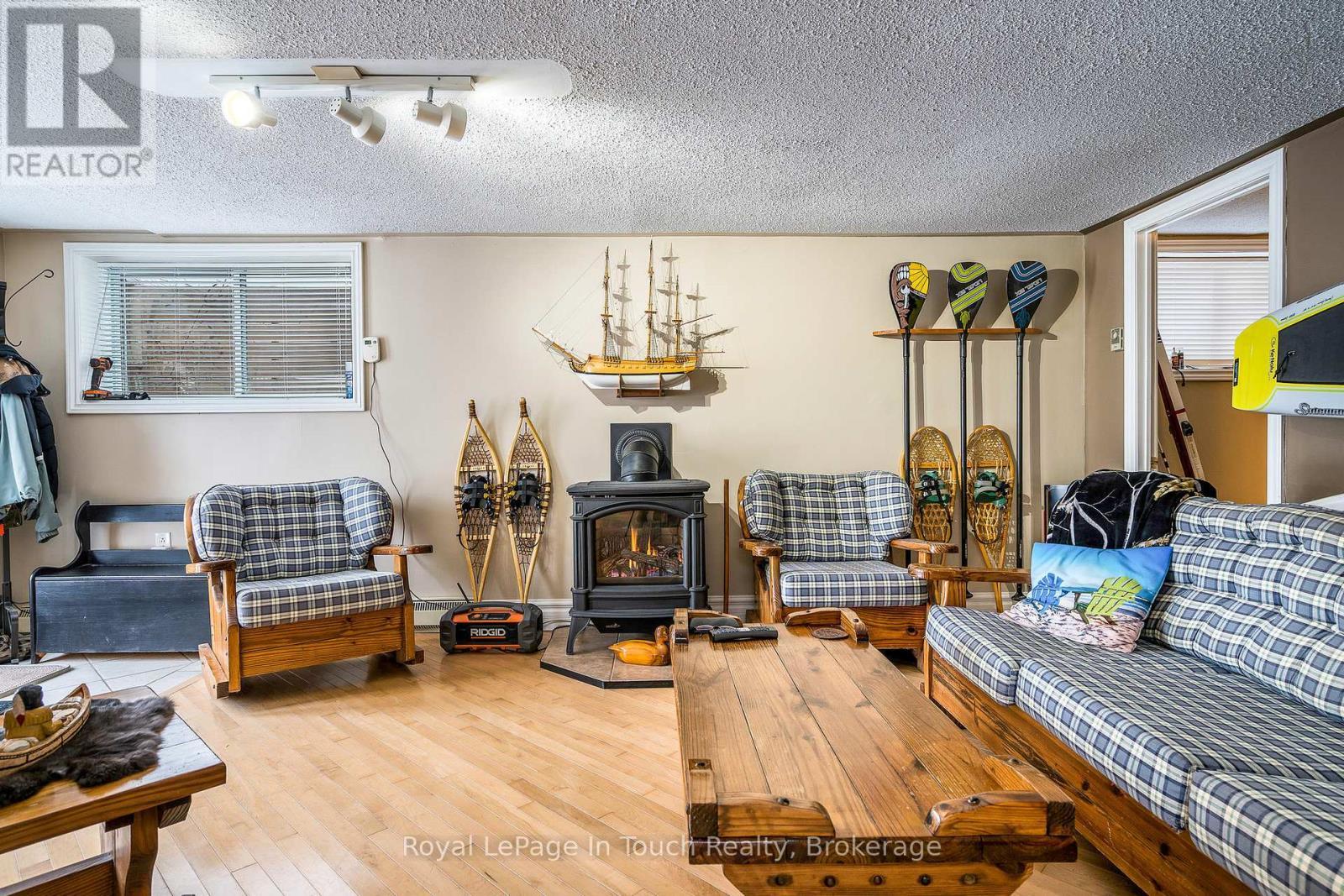 












8 TINY BEACHES ROAD S

,
Tiny,




Ontario
L0L2J0

