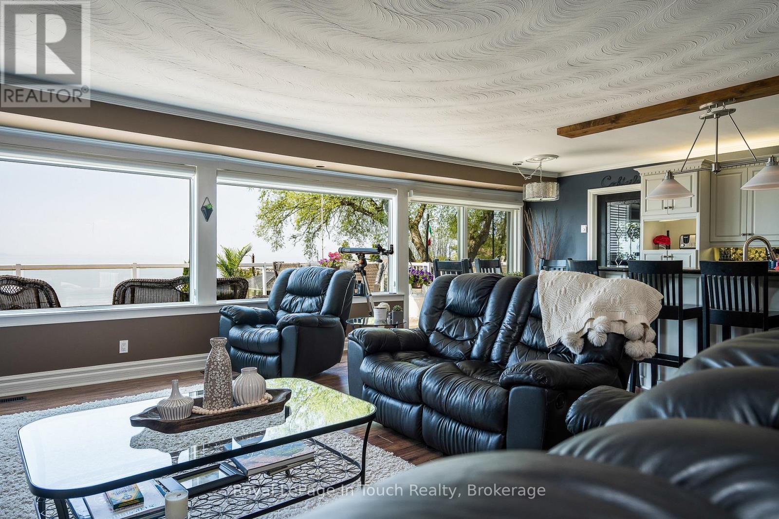 












8 TINY BEACHES ROAD S

,
Tiny,




Ontario
L0L2J0

