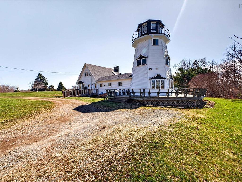 












309 Sand Point Rd (plus two vacant lots)

,
Barrachois,




NS
B0K 1V0


