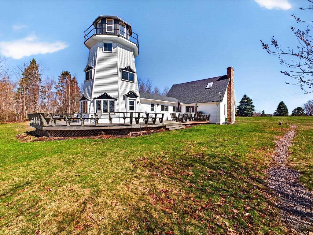 












309 Sand Point Rd (plus two vacant lots)

,
Barrachois,




NS
B0K 1V0


