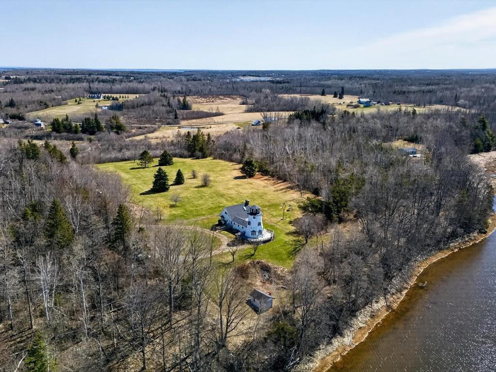 












309 Sand Point Rd (plus two vacant lots)

,
Barrachois,




NS
B0K 1V0

