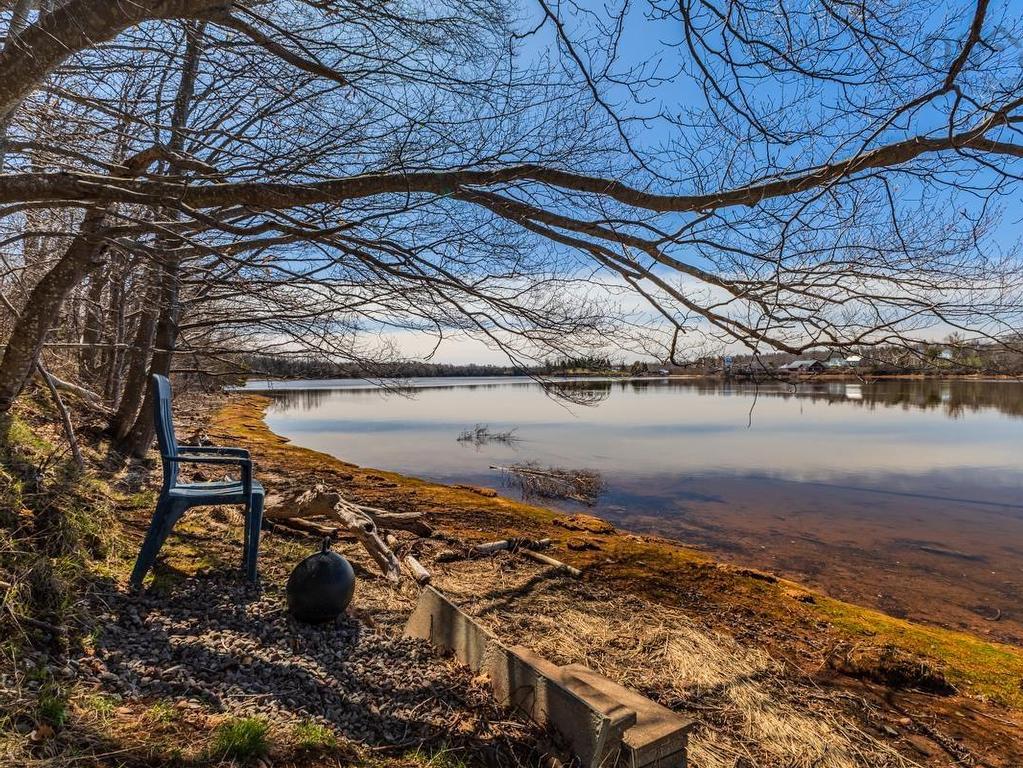 












309 Sand Point Rd (plus two vacant lots)

,
Barrachois,




NS
B0K 1V0

