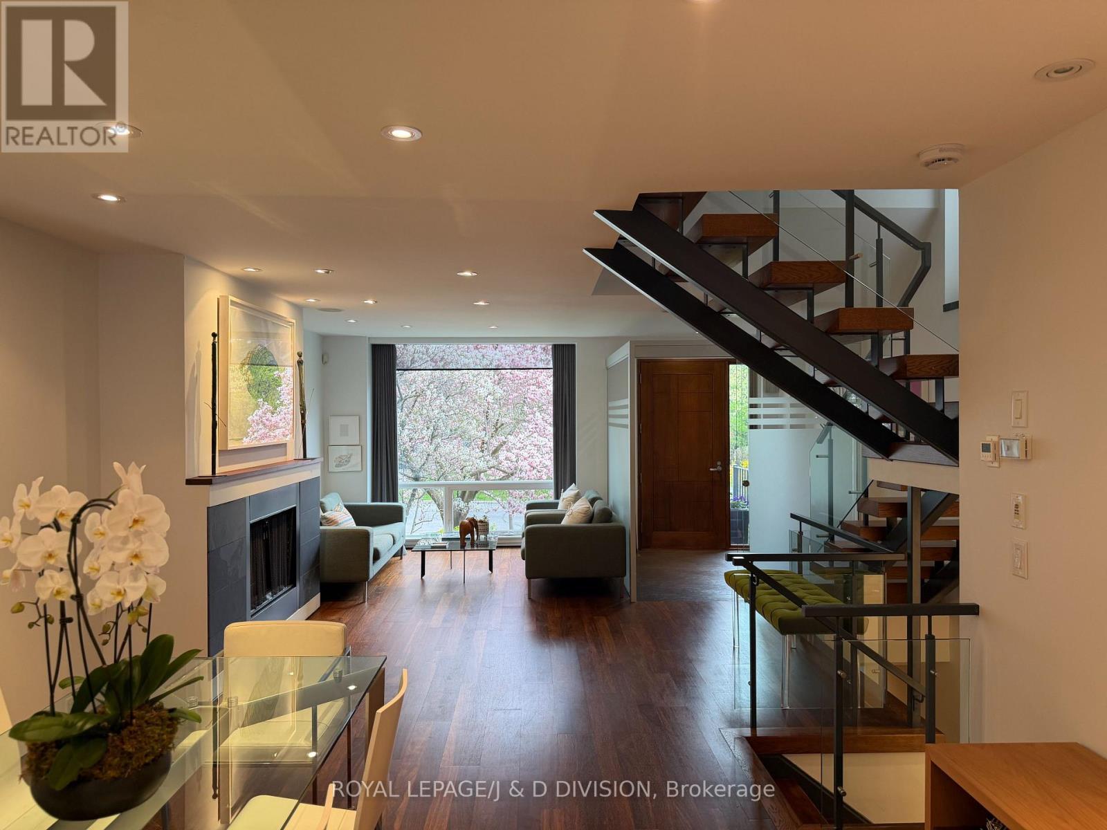 












44 STANDISH AVENUE

,
Toronto,




Ontario
M4W3B1

